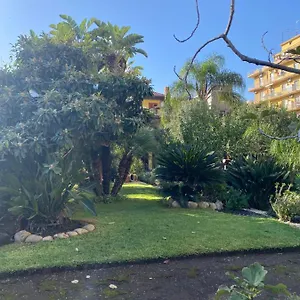 https://casa-delle-rose-catania.sicilyhotelsitaly.net